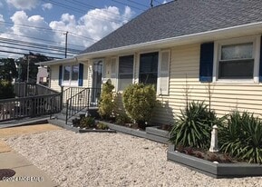 1 E 29th St in Long Beach, NJ - Building Photo