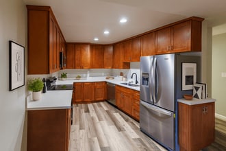 Washington Townhomes in San Lorenzo, CA - Foto de edificio - Building Photo