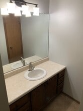 4903 W Kirkwood Cir in Sioux Falls, SD - Foto de edificio - Building Photo