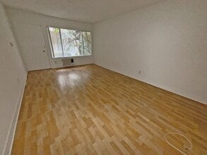 10776 Rose Ave in Los Angeles, CA - Building Photo - Building Photo