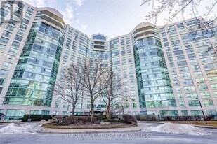 7825 Bayview Ave in Markham, ON - Building Photo