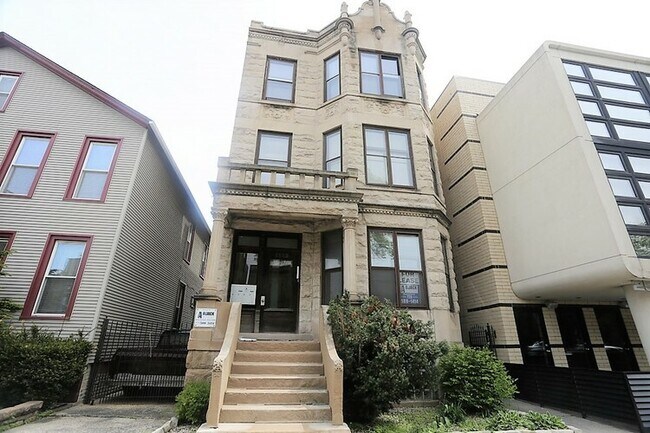 2523 N California Ave, Unit G in Chicago, IL - Foto de edificio - Building Photo