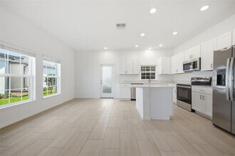 10848 Fanning Spgs Ln in New Port Richey, FL - Building Photo - Building Photo