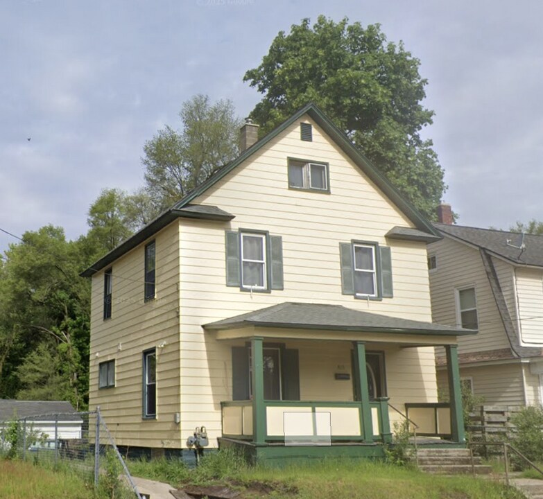 915 Neland Ave SE in Grand Rapids, MI - Building Photo