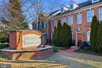 7996 Reserve Way in Vienna, VA - Building Photo - Building Photo