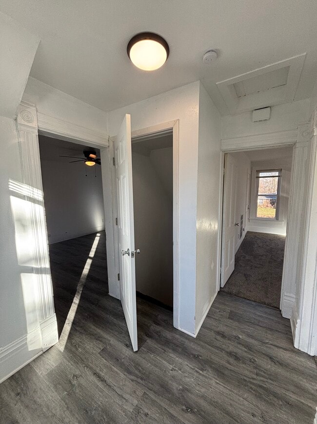 318 Cramer St, Unit 2 in Mazomanie, WI - Foto de edificio - Building Photo