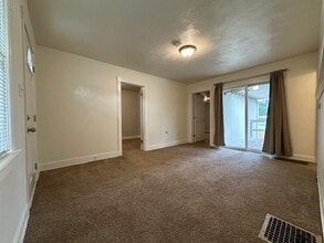 715 E 37th Ave in Spokane, WA - Building Photo - Building Photo