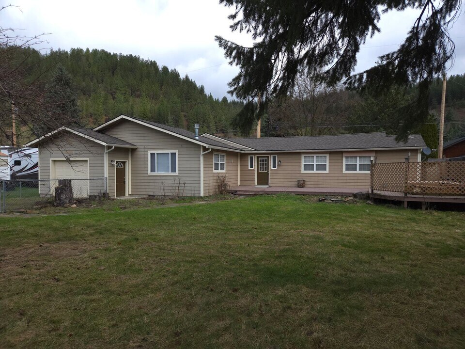412 Riverside Ave W in Kellogg, ID - Building Photo