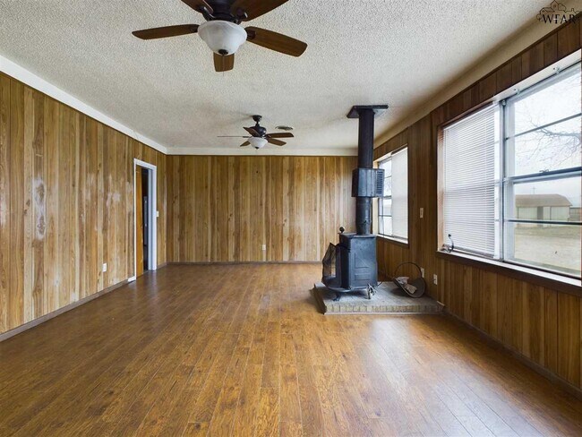 4594 US-287 in Iowa Park, TX - Building Photo - Building Photo