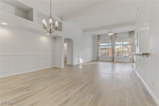 7215 N Buttons Ridge Dr in Las Vegas, NV - Building Photo - Building Photo
