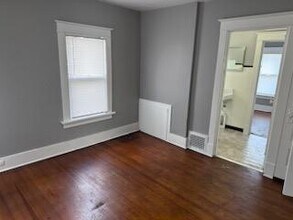 949 Center Point Rd NE in Cedar Rapids, IA - Building Photo - Building Photo