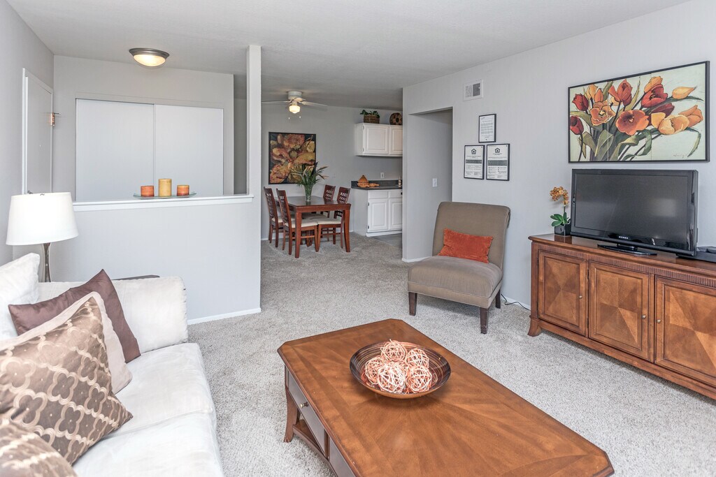 Essex at Hampton Apartments in Rochester Hills, MI