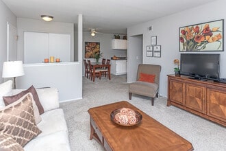 Essex At Hampton in Rochester Hills, MI - Foto de edificio - Interior Photo