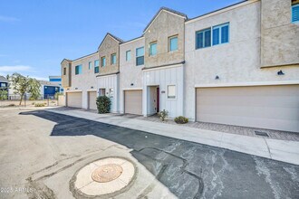 8326 N 22nd Ln in Phoenix, AZ - Building Photo - Building Photo
