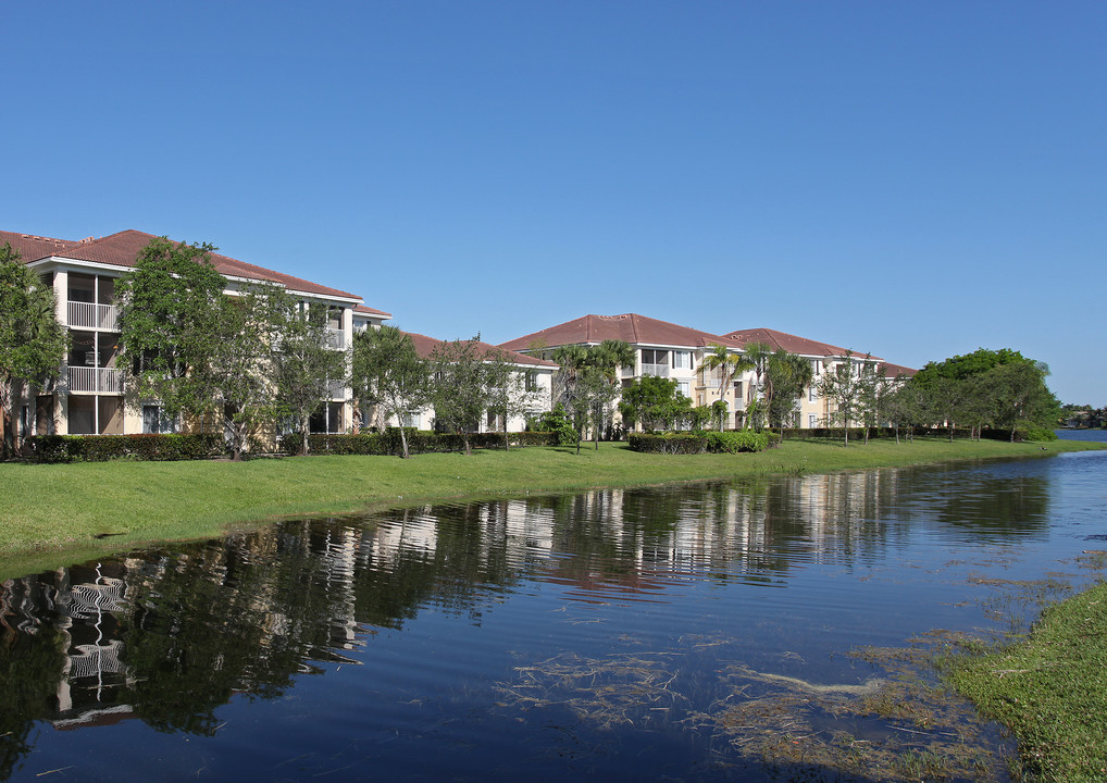 Palms Point in Coral Springs, FL - Building Photo