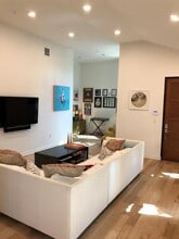 211 W Johanna St in Austin, TX - Building Photo - Building Photo
