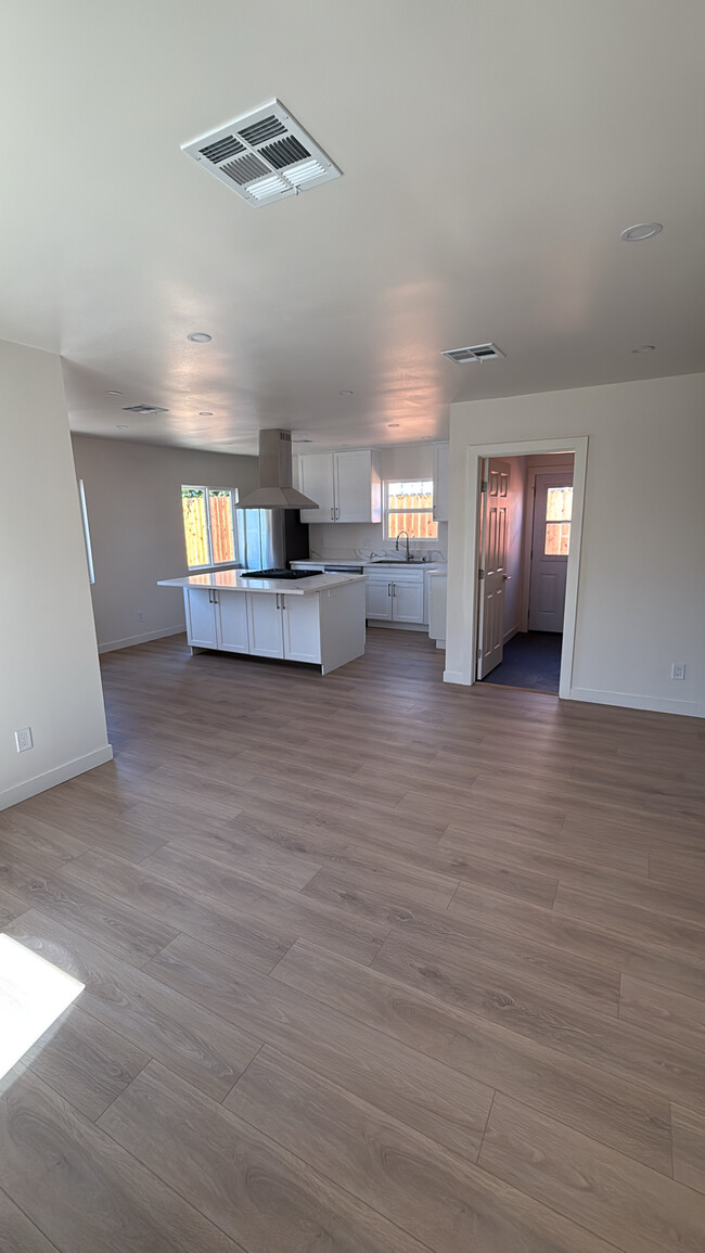 13038 Terra Bella St in Los Angeles, CA - Building Photo - Building Photo