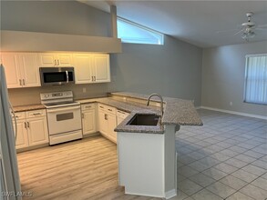 18072 Horseshoe Bay Cir in Ft. Myers, FL - Foto de edificio - Building Photo