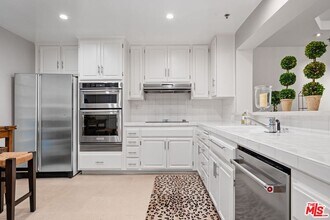 2132 Century Park Ln in Los Angeles, CA - Building Photo - Building Photo