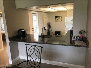 1085 Forest Lakes Dr in Naples, FL - Building Photo - Building Photo