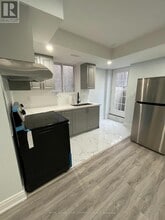 306 Cedar Hedge Rd in Milton, ON - Building Photo - Building Photo