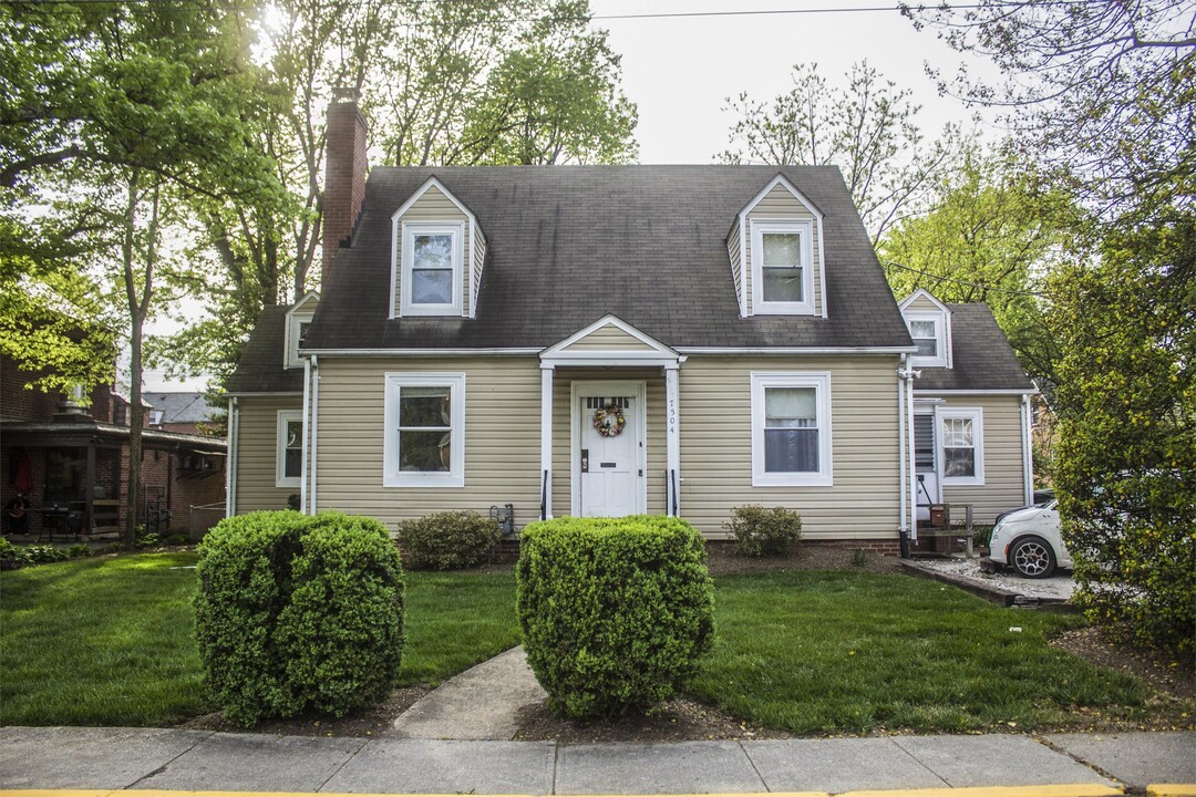 7504 Hopkins Ave in College Park, MD - Foto de edificio