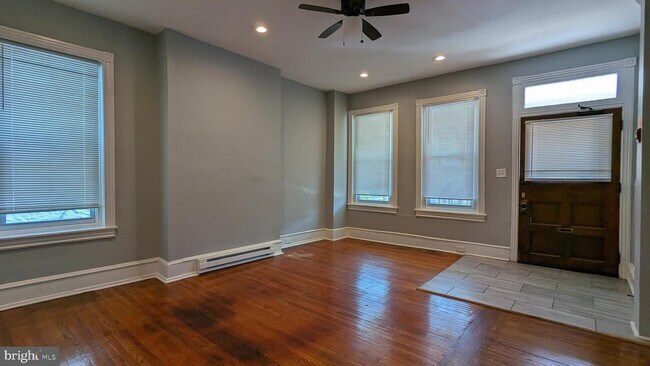 133 W Sharpnack St photo'