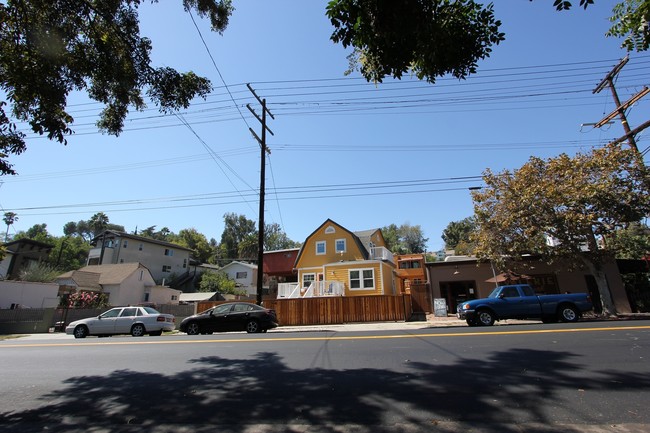 1661 Echo Park Ave in Los Angeles, CA - Building Photo - Building Photo