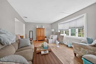 19 McGarrah Rd in Monroe, NY - Building Photo - Building Photo