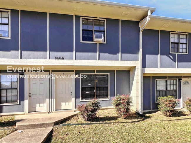 1800 Labette Manor Dr