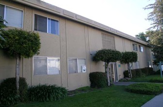 Pebble Creek Apartments in San Jose, CA - Building Photo - Building Photo