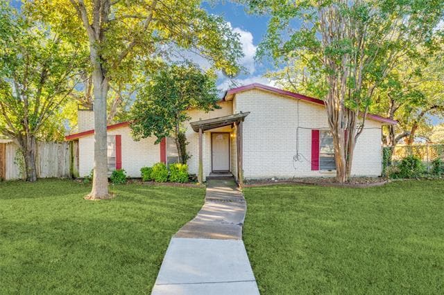 property at 2200 Briarwood Dr