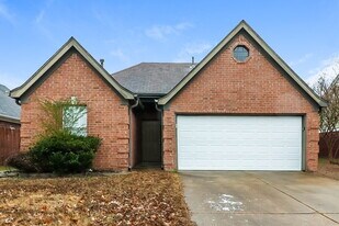 7642 Fox Hunt Dr E in Olive Branch, MS - Building Photo