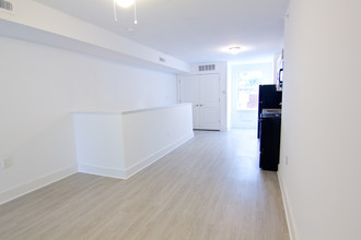 6104 Market St, Unit 3 in Philadelphia, PA - Building Photo - Building Photo
