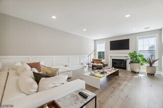 303 Tiffany Wy in Watchung, NJ - Building Photo - Building Photo