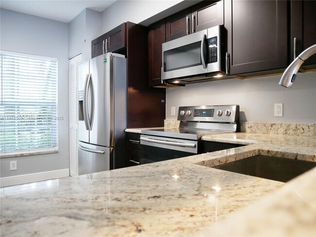 198 SW 96th Ave in Plantation, FL - Building Photo - Building Photo