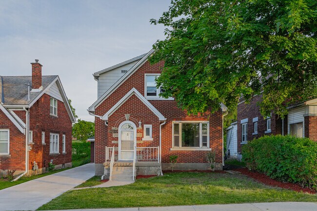 185 Highland Rd W in Kitchener, ON - Building Photo - Building Photo