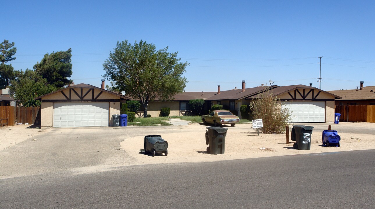 20986 Laguna Rd in Apple Valley, CA - Foto de edificio