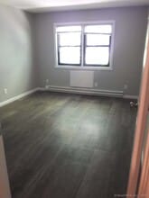 75 Kaye Vue Dr in Hamden, CT - Building Photo - Building Photo