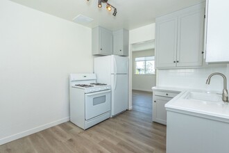 2078 Garnet Ave in San Diego, CA - Building Photo - Building Photo