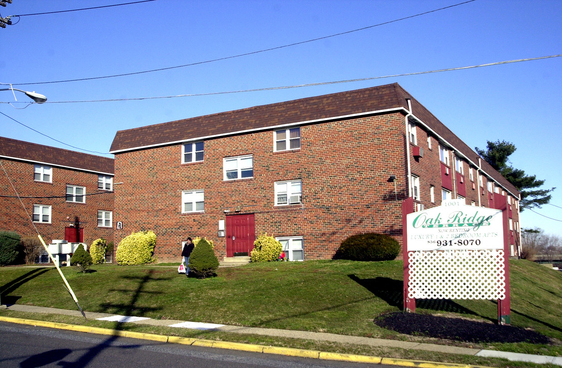 OAK RIDGE APARTMENTS, LLC in Runnemede, NJ - Building Photo