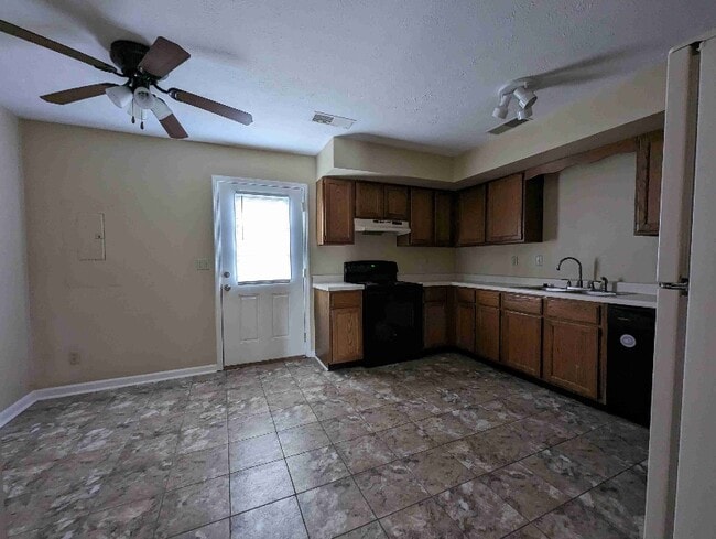 5833 Benton Rd in Paducah, KY - Building Photo - Building Photo