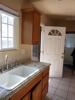 1153 W 37th Pl in Los Angeles, CA - Building Photo