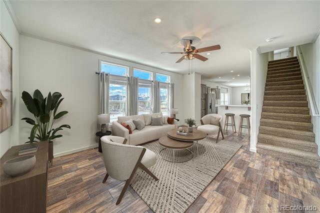 property at 902 W 6th St