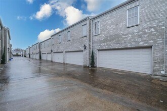 4001 Tanglewilde St in Houston, TX - Building Photo - Building Photo