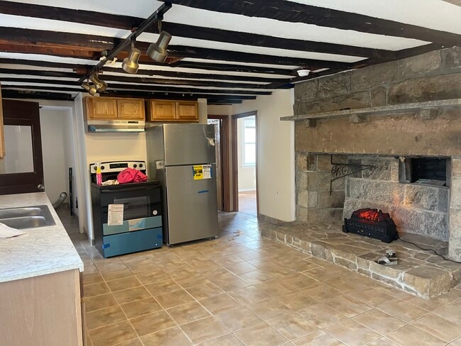 19 Alton Bradford Rd in Hopkinton, RI - Building Photo - Building Photo