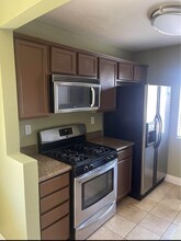 8215 Jade Coast Rd in San Diego, CA - Foto de edificio - Building Photo