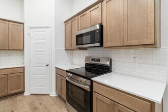 402 Nespral Dr in San Antonio, TX - Building Photo - Building Photo