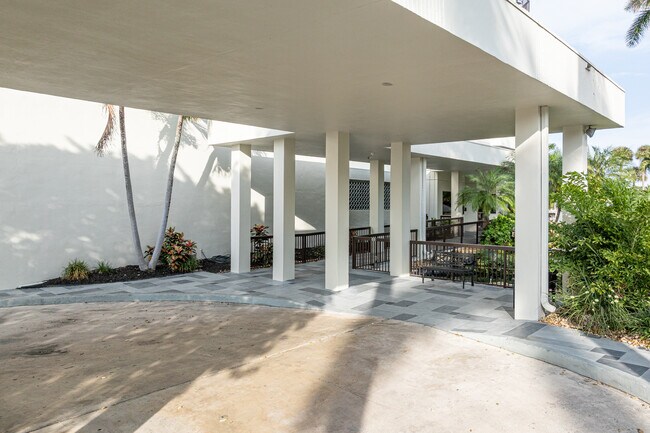 Voyager Condominium in Pompano Beach, FL - Building Photo - Building Photo