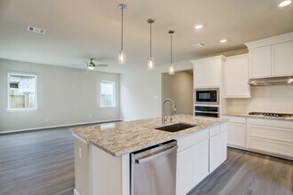 1239 Raburn Run Ln in Tomball, TX - Building Photo - Building Photo